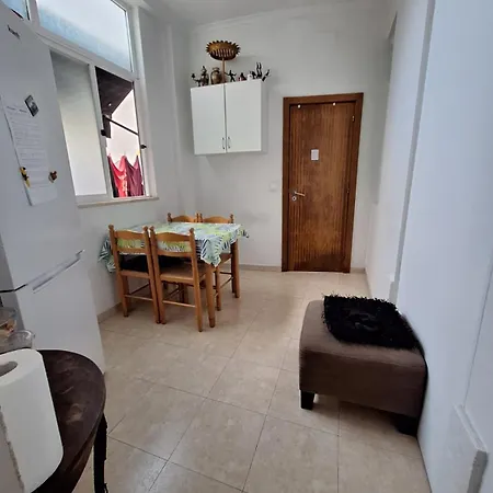 Lägenhet Barato Privativo Com Casa De Banho E Areas Comuns Partilhada Com Outros
